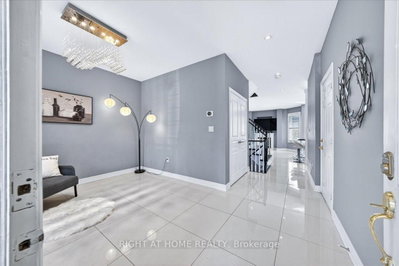 25 Longwood Avenue • Richmond Hill, ON photo 4