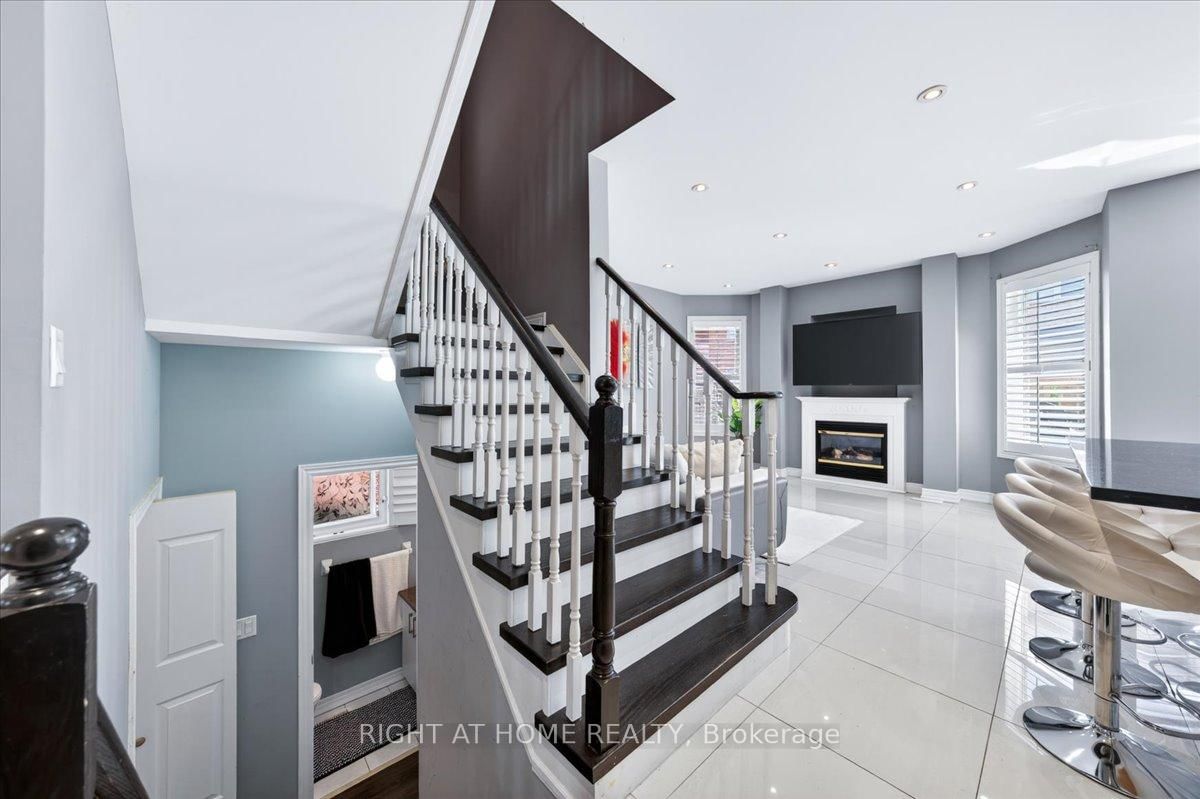 25 Longwood Avenue • Richmond Hill, ON photo 5