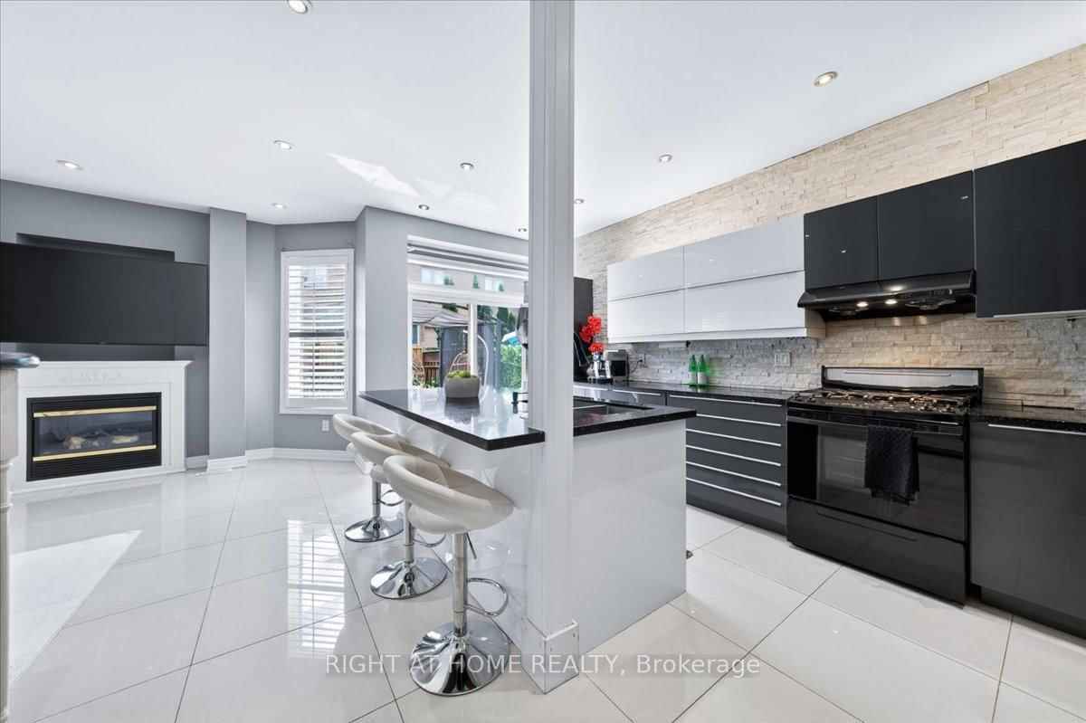 25 Longwood Avenue • Richmond Hill, ON photo 6