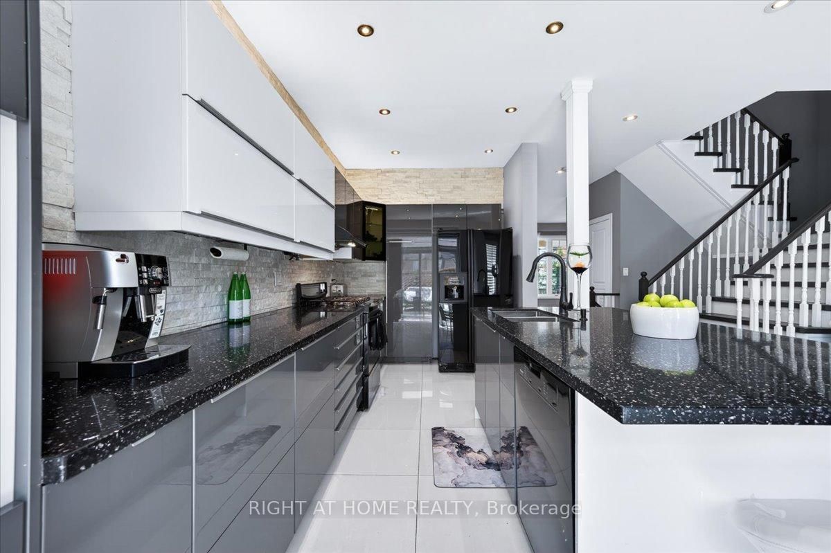 25 Longwood Avenue • Richmond Hill, ON photo 7