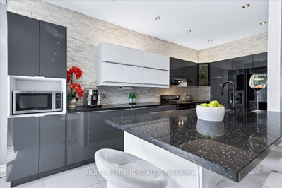 25 Longwood Avenue • Richmond Hill, ON photo 8