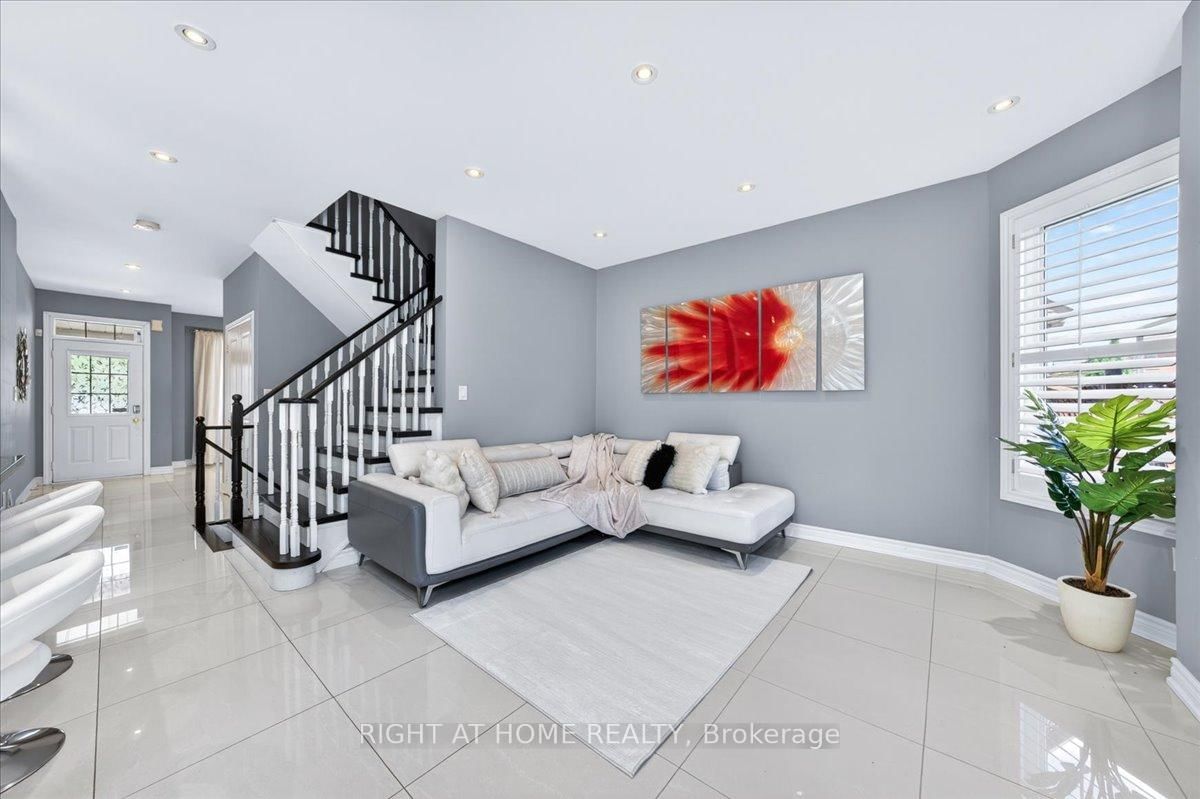 25 Longwood Avenue • Richmond Hill, ON photo 9