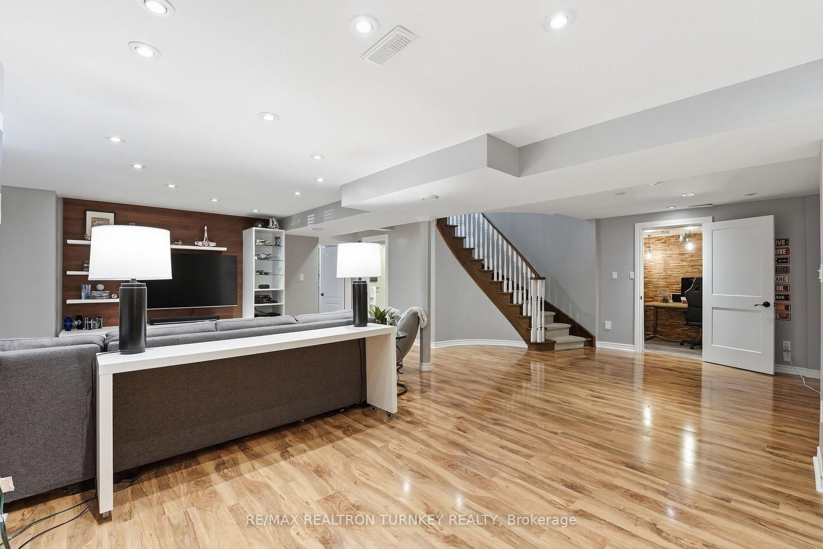 818 Exceller Circle • Newmarket, ON photo 33