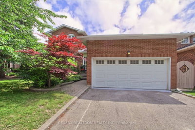 19 Crystal Drive N • Richmond Hill, ON photo 2