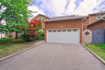 19 Crystal Drive N • Richmond Hill, ON photo 3
