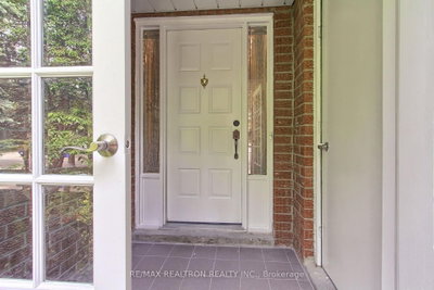 19 Crystal Drive N • Richmond Hill, ON photo 5