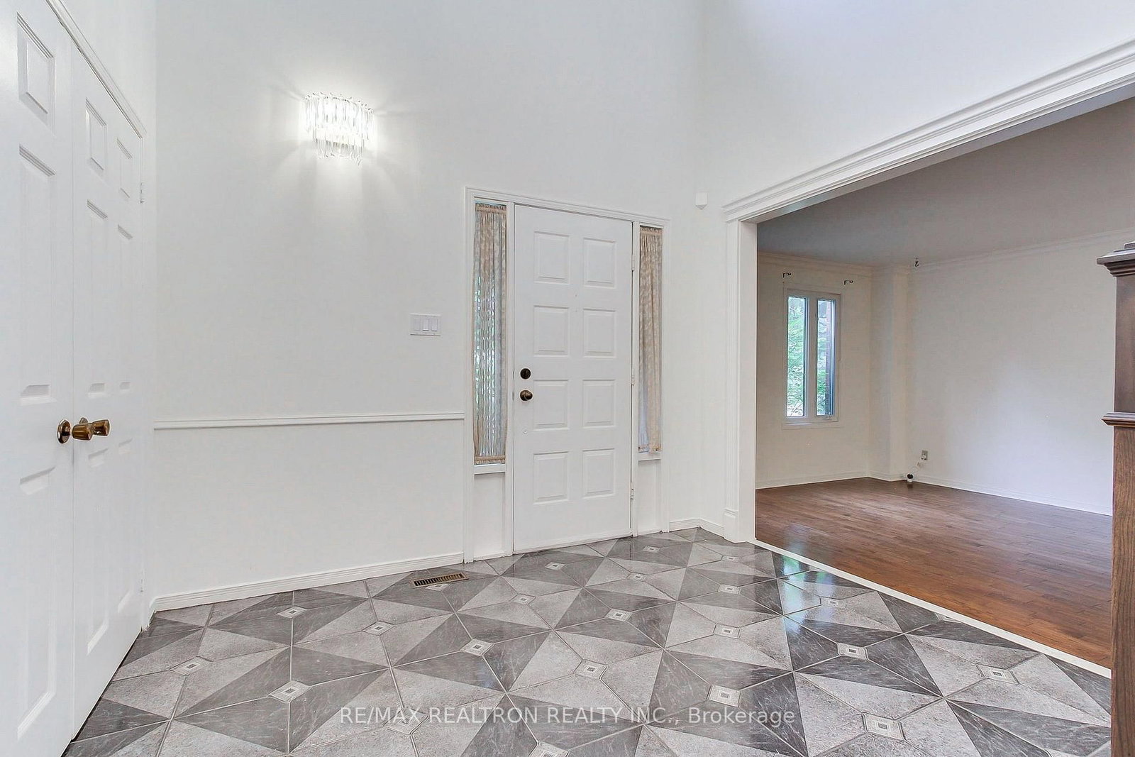 19 Crystal Drive N • Richmond Hill, ON photo 6