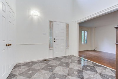 19 Crystal Drive N • Richmond Hill, ON photo 6