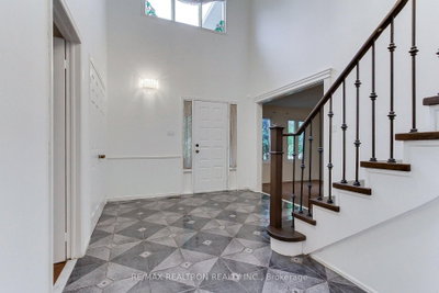 19 Crystal Drive N • Richmond Hill, ON photo 7