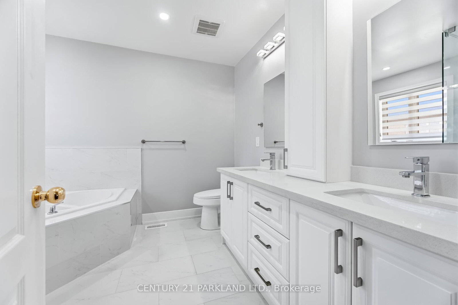 15 Jonas Millway • Whitchurch-Stouffville, ON photo 26