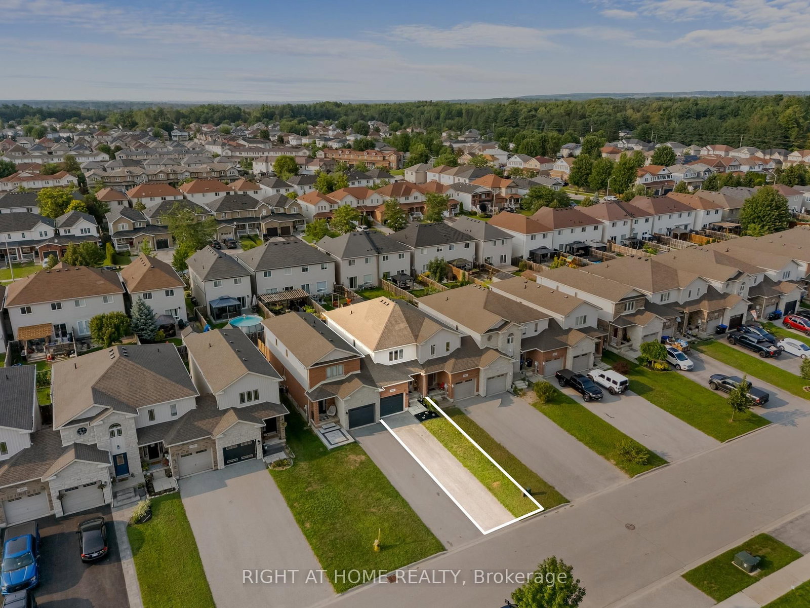 169 Banting Crescent • Essa, ON photo 3