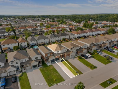 169 Banting Crescent • Essa, ON photo 3