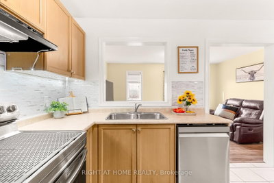 169 Banting Crescent • Essa, ON photo 9