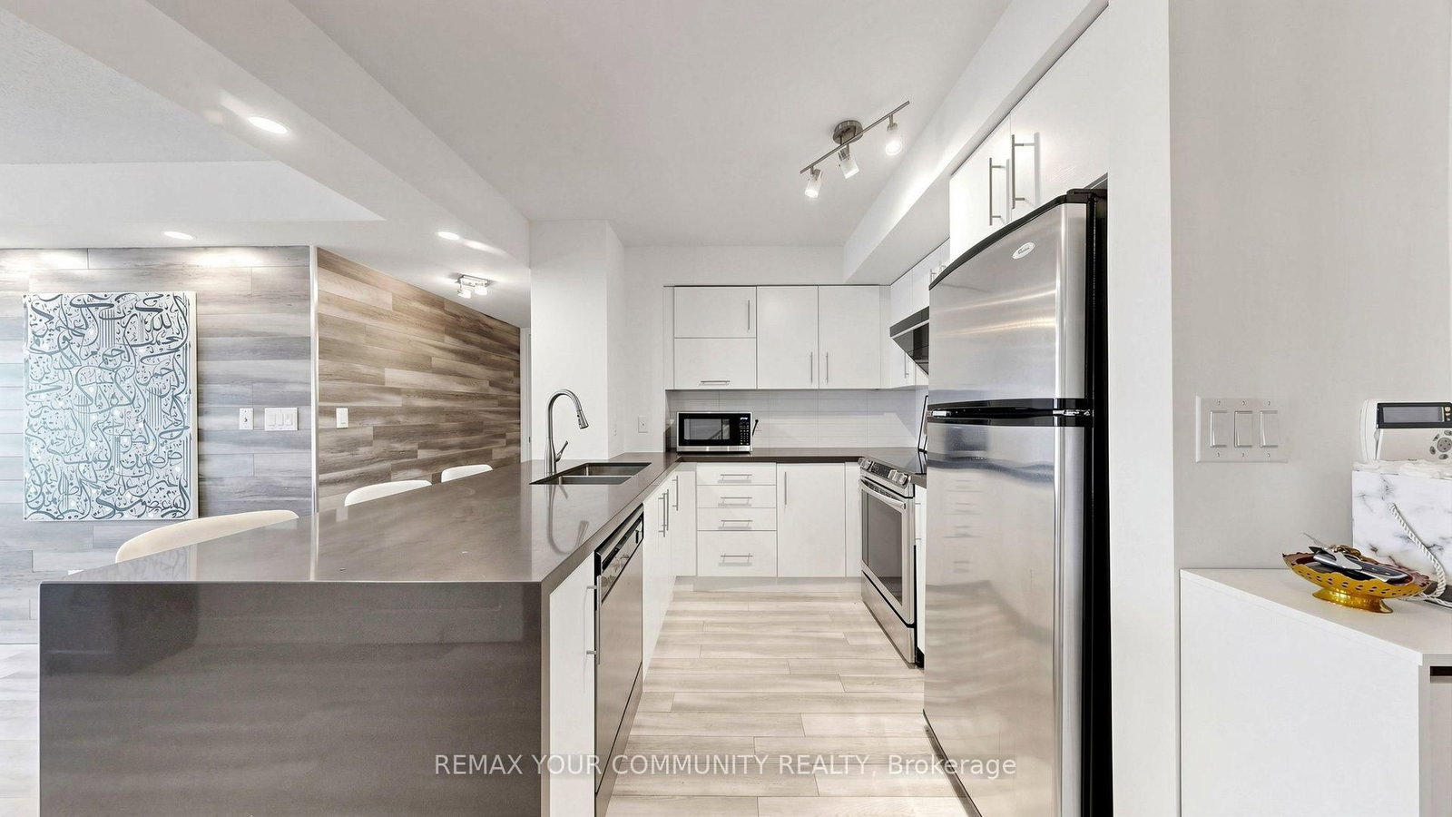 273 South Park Road • #215 • Markham, ON photo 19