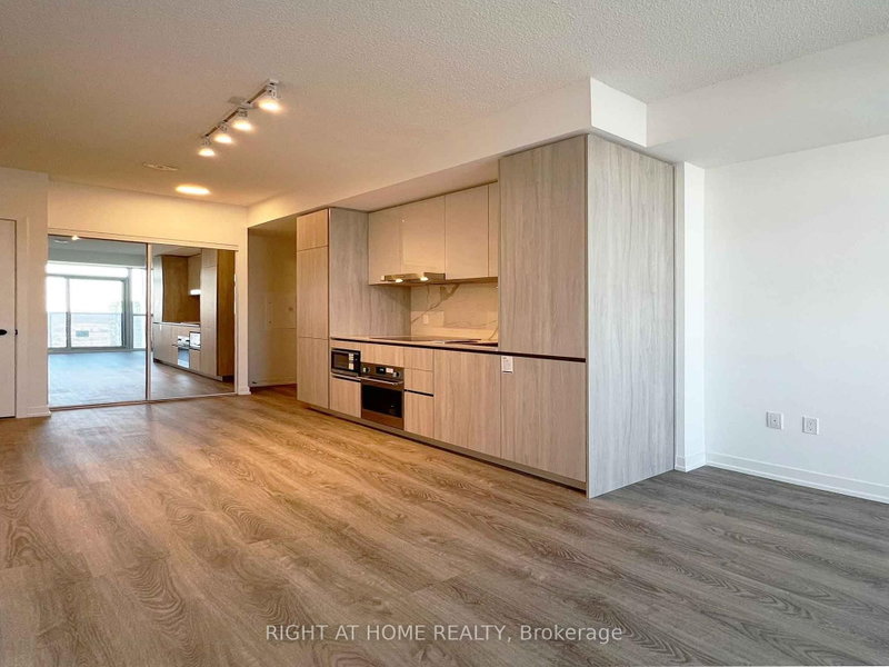 3907 - 8 Interchange Way