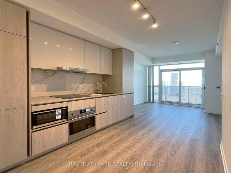3907 - 8 Interchange Way
