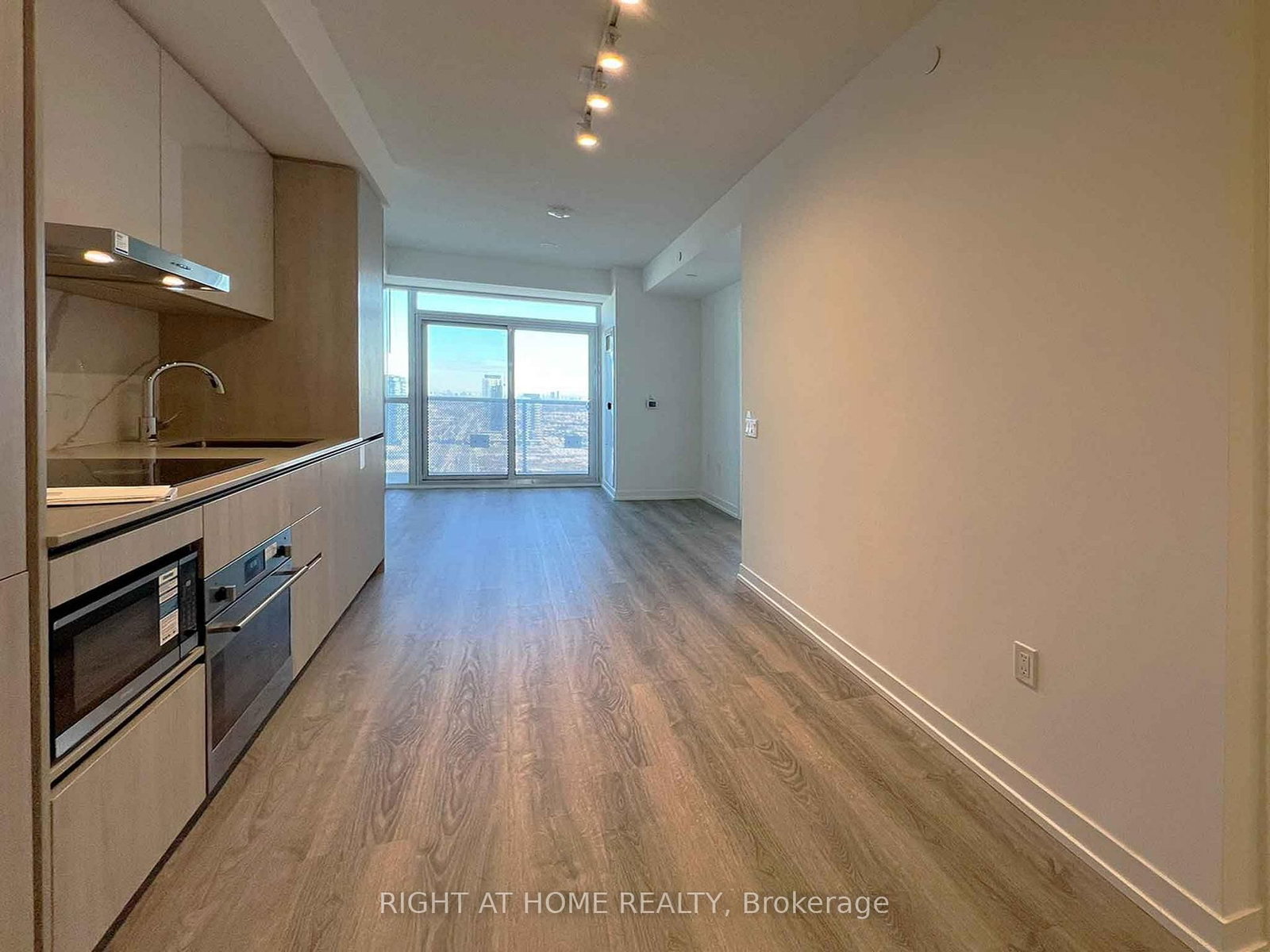 3907 - 8 Interchange Way, Vaughan 4