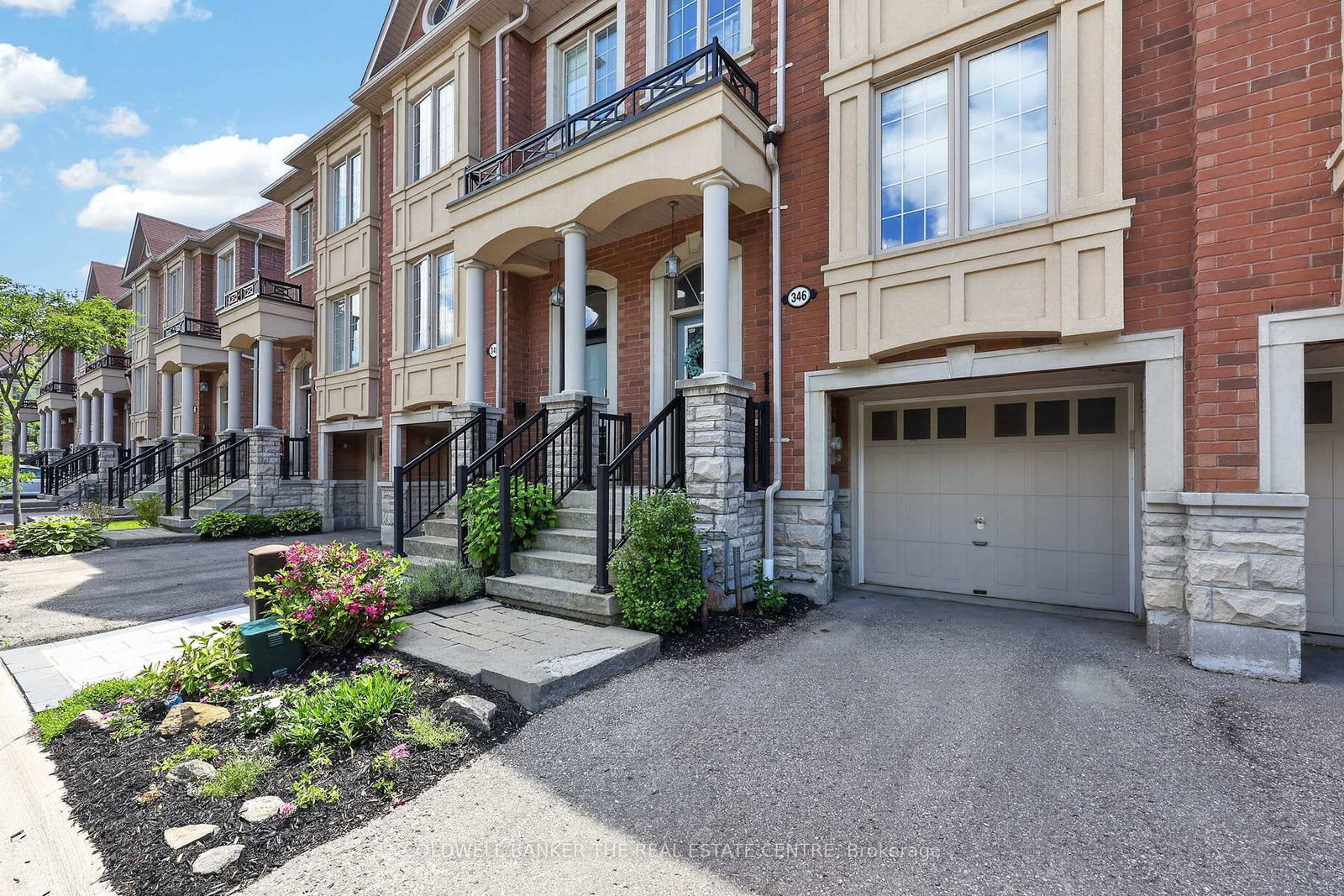 346 Doak Lane • Newmarket, ON photo 3