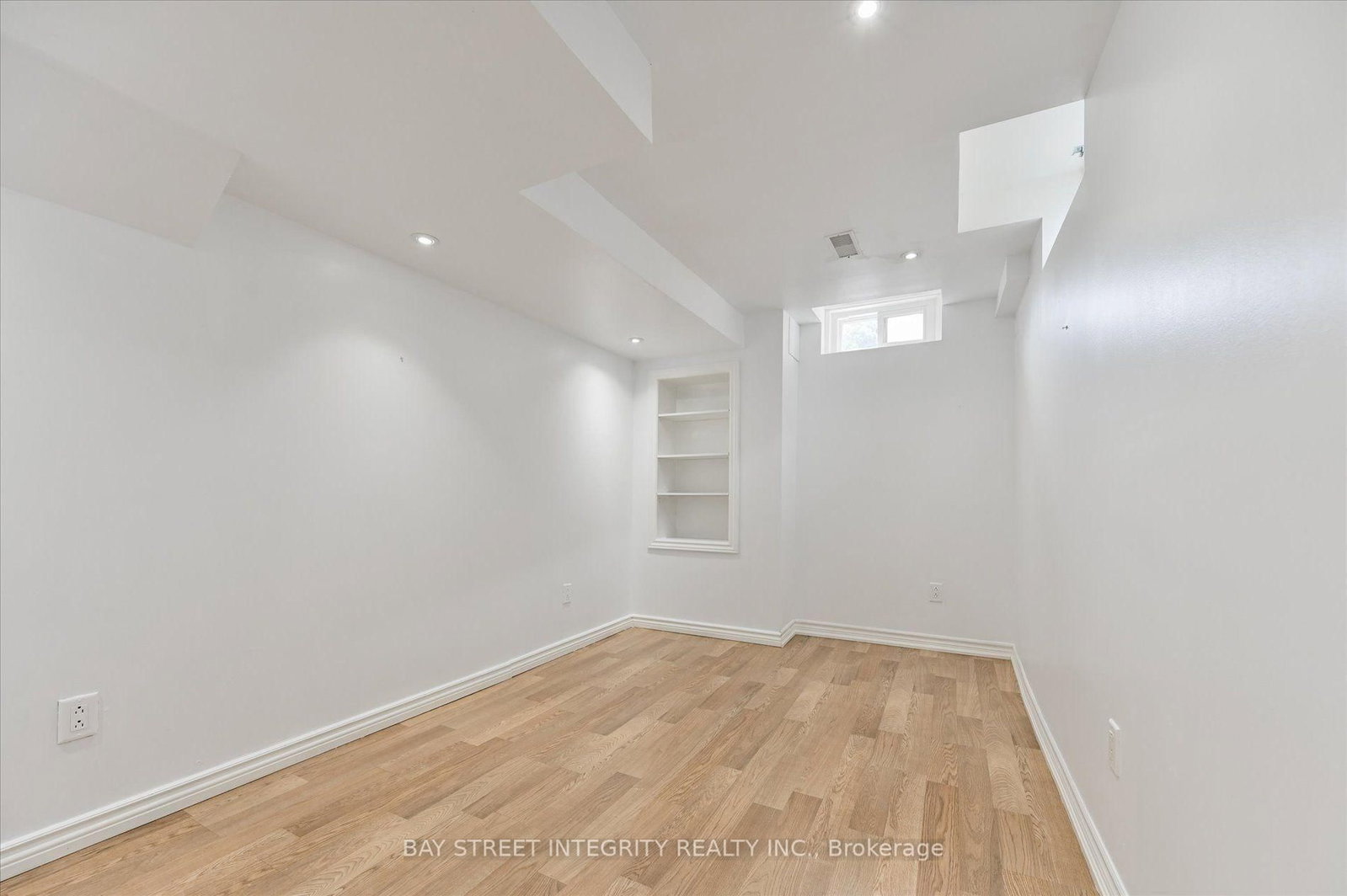9096 Dufferin Street N • Vaughan, ON photo 34