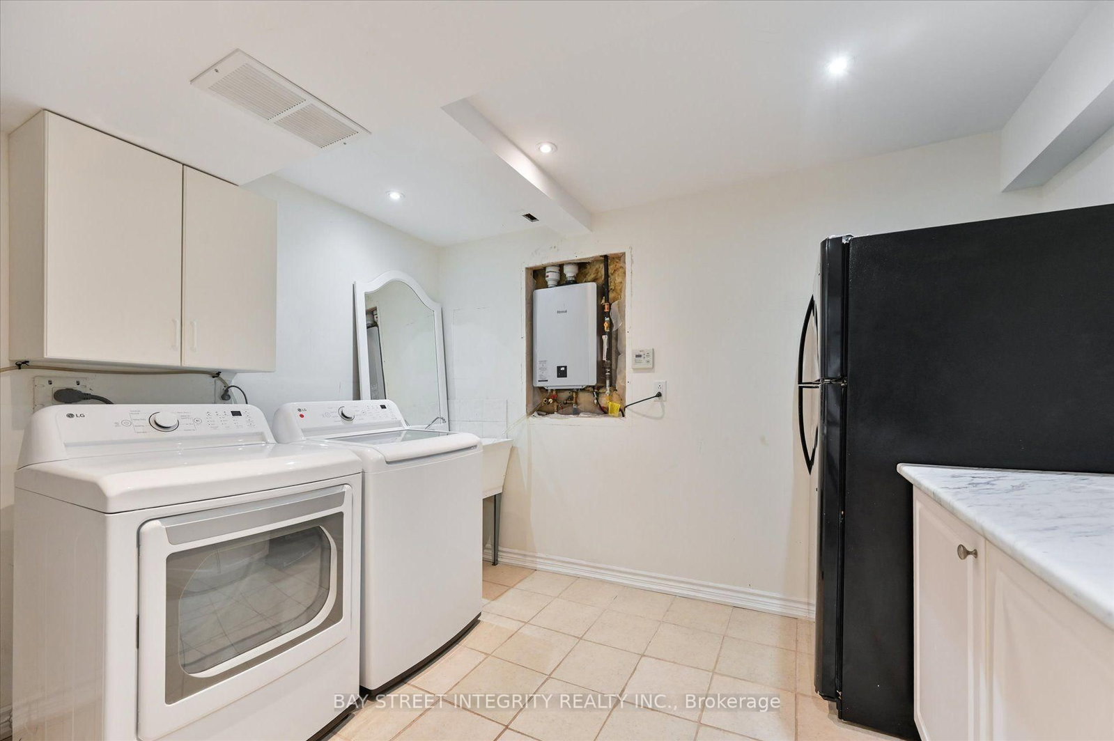 9096 Dufferin Street N • Vaughan, ON photo 36
