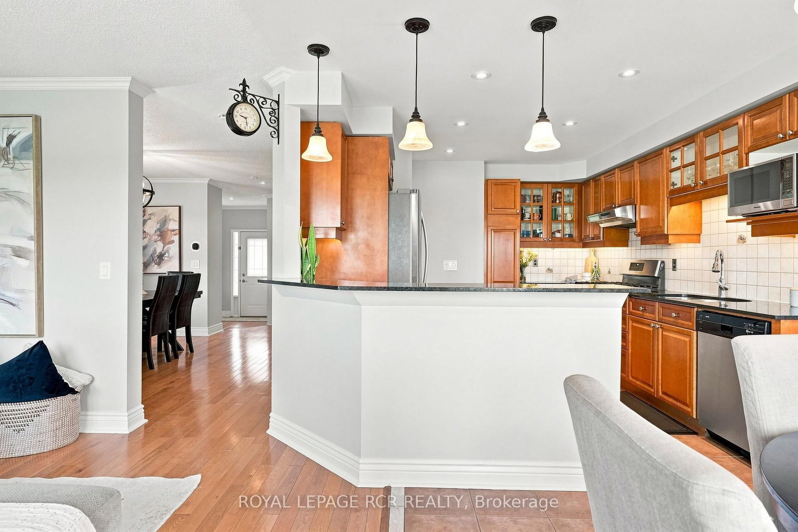 70 Millcliff Circle • Aurora, ON photo 11