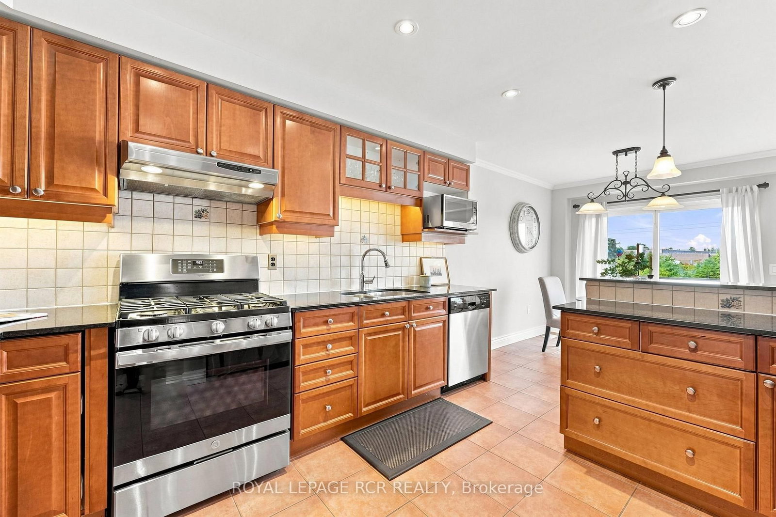 70 Millcliff Circle • Aurora, ON photo 13