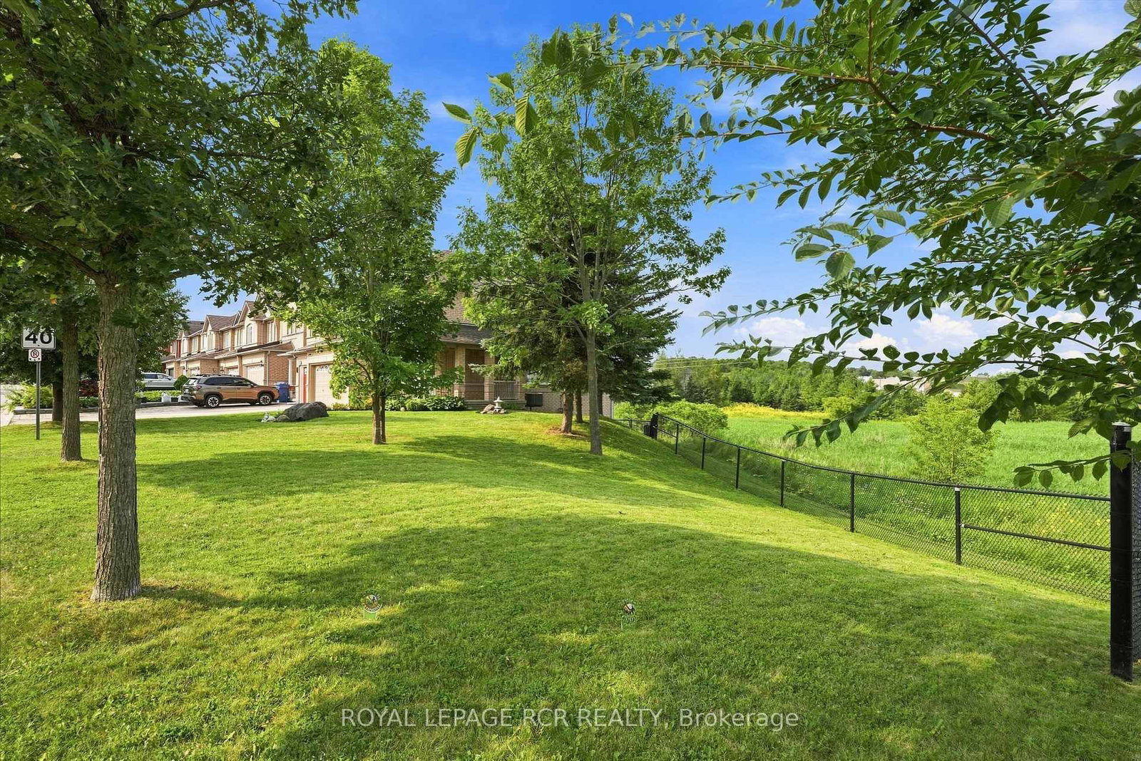 70 Millcliff Circle • Aurora, ON photo 28