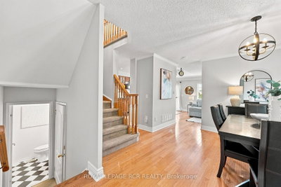 70 Millcliff Circle • Aurora, ON photo 5