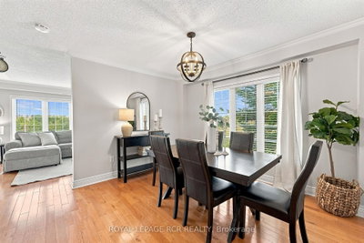 70 Millcliff Circle • Aurora, ON photo 6