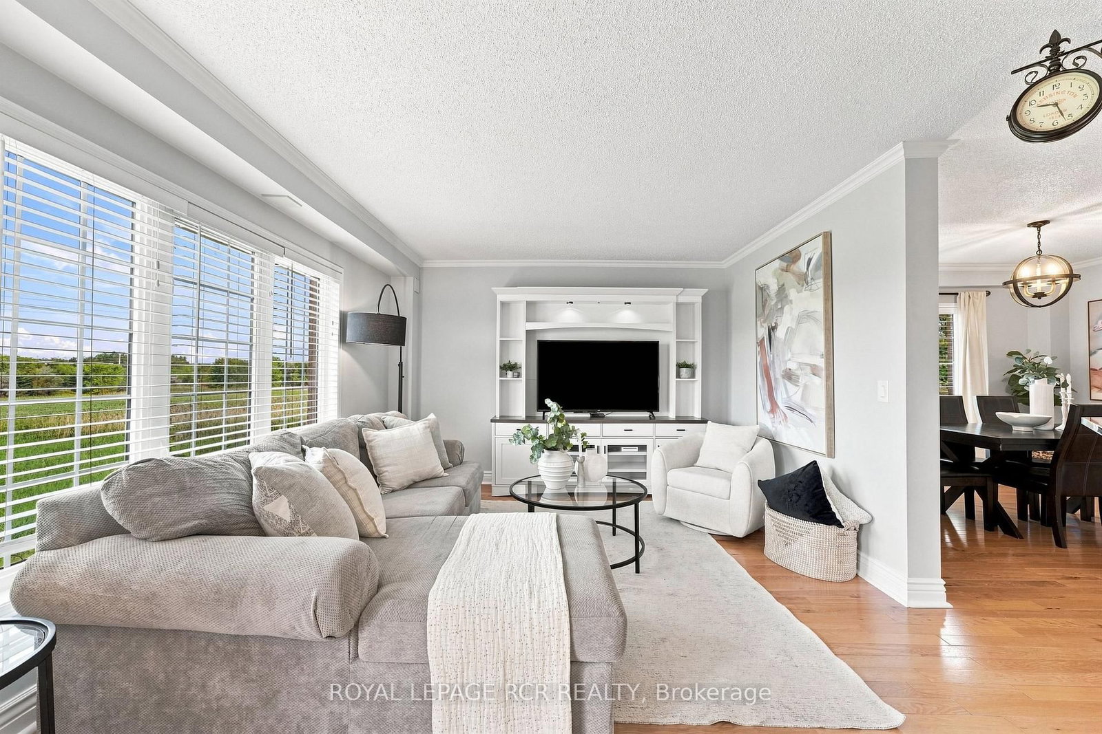 70 Millcliff Circle • Aurora, ON photo 8
