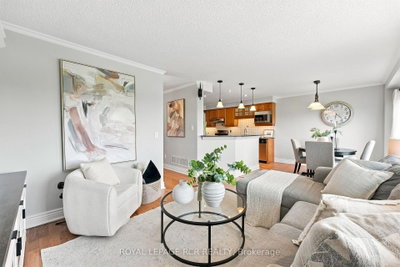70 Millcliff Circle • Aurora, ON photo 9