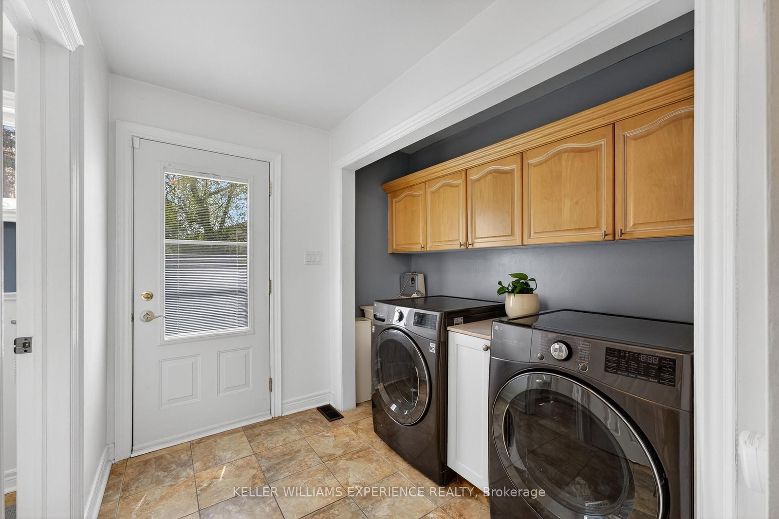 281 Victoria Street E • New Tecumseth, ON photo 9