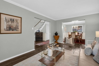 95 Gilbank Drive • Aurora, ON photo 8
