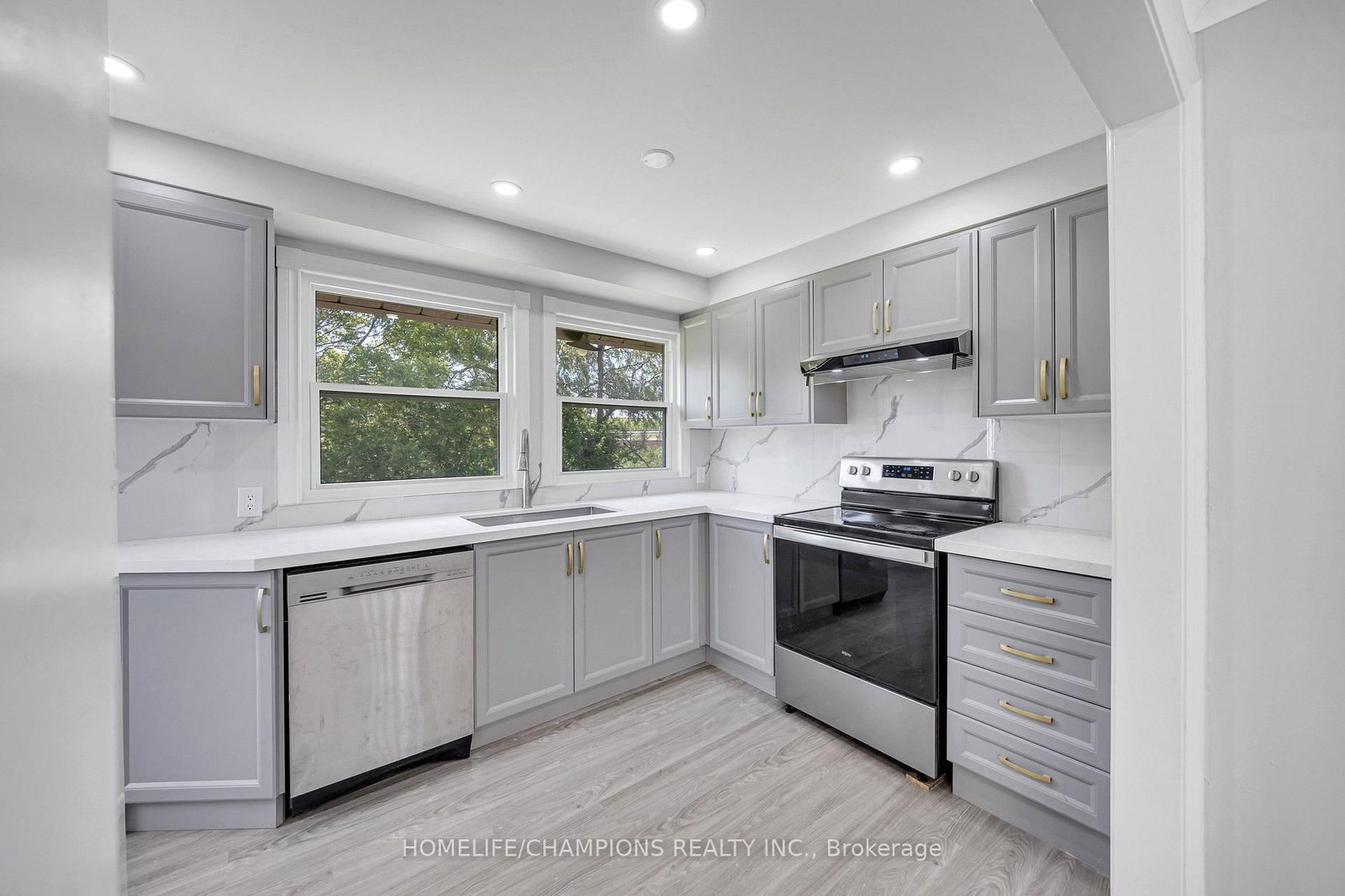 997 Mount Albert Road • East Gwillimbury, ON photo 3