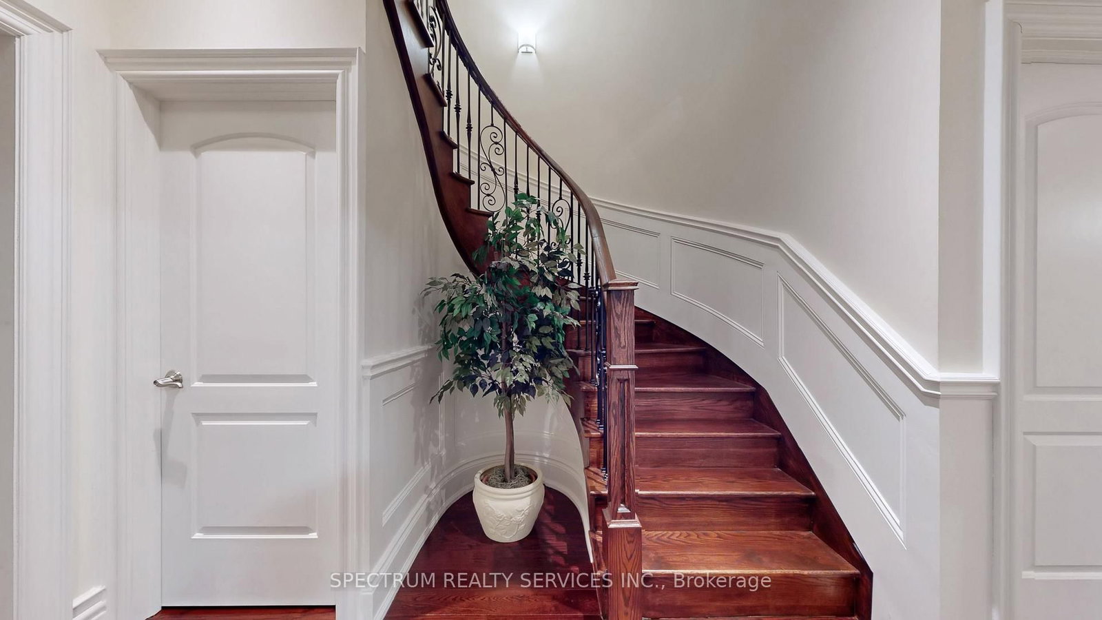 223 Lennox Avenue • Richmond Hill, ON photo 37