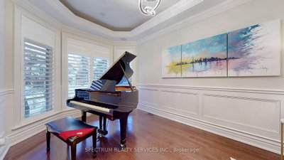 223 Lennox Avenue • Richmond Hill, ON photo 4