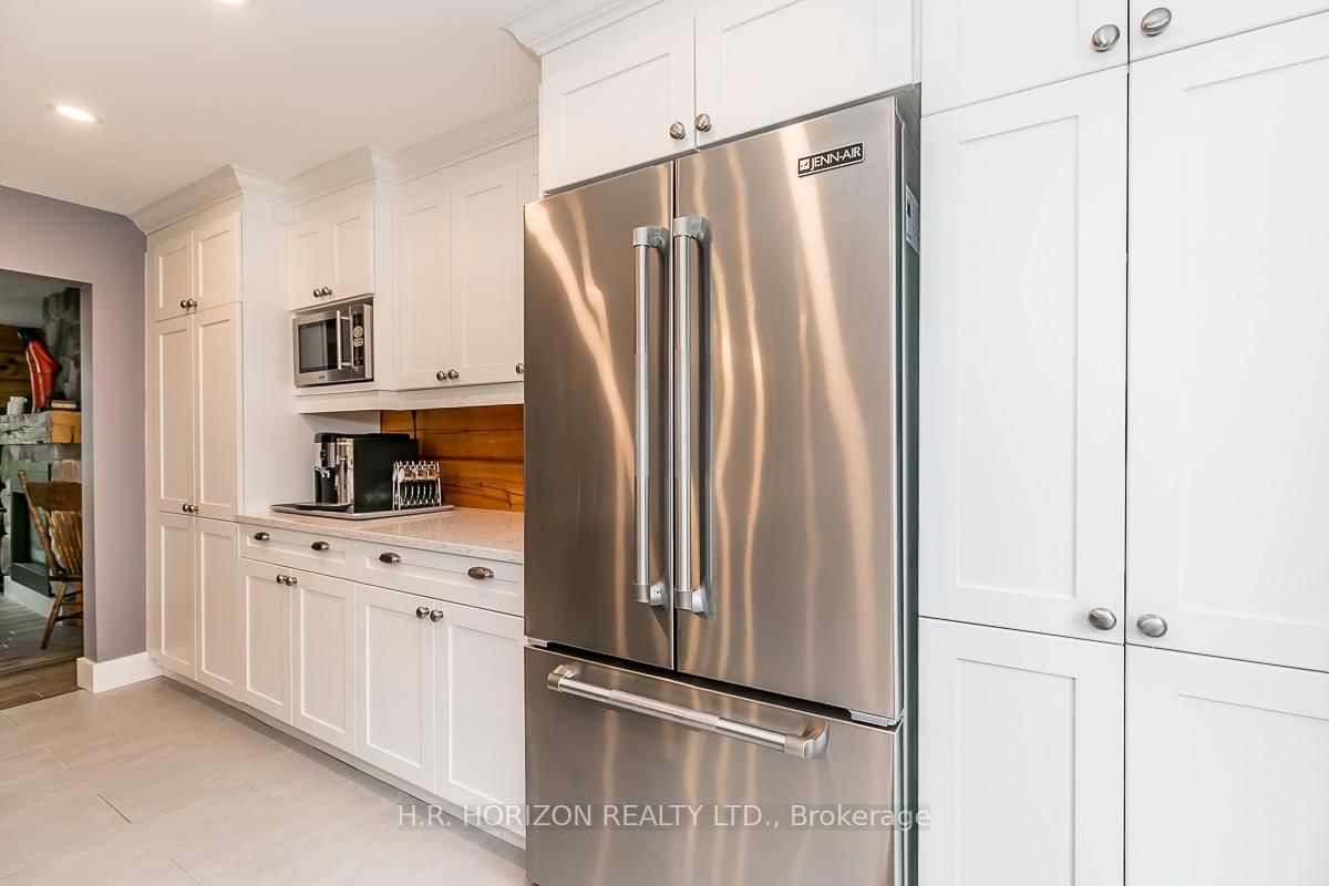 19 Mulock Drive • Bradford West Gwillimbury, ON photo 8