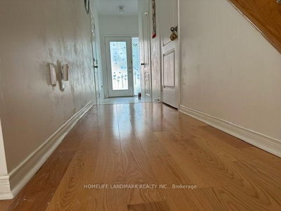 13 Eastwind Drive • Whitchurch-Stouffville, ON photo 2