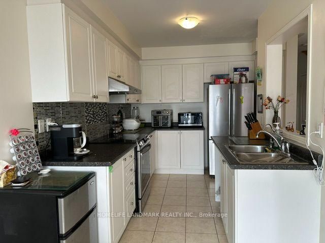 13 Eastwind Drive • Whitchurch-Stouffville, ON photo 6