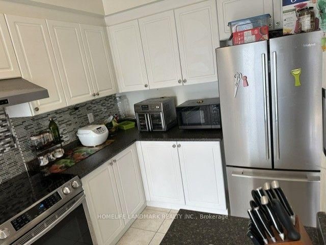 13 Eastwind Drive • Whitchurch-Stouffville, ON photo 8