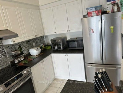 13 Eastwind Drive • Whitchurch-Stouffville, ON photo 8