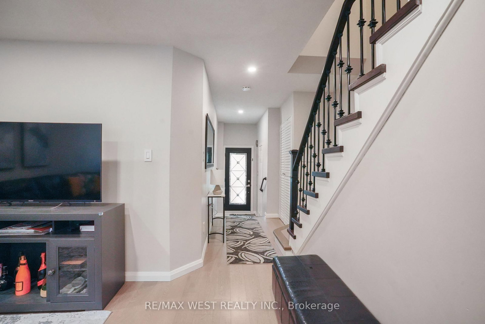 8 Jensen Court • Vaughan, ON photo 6