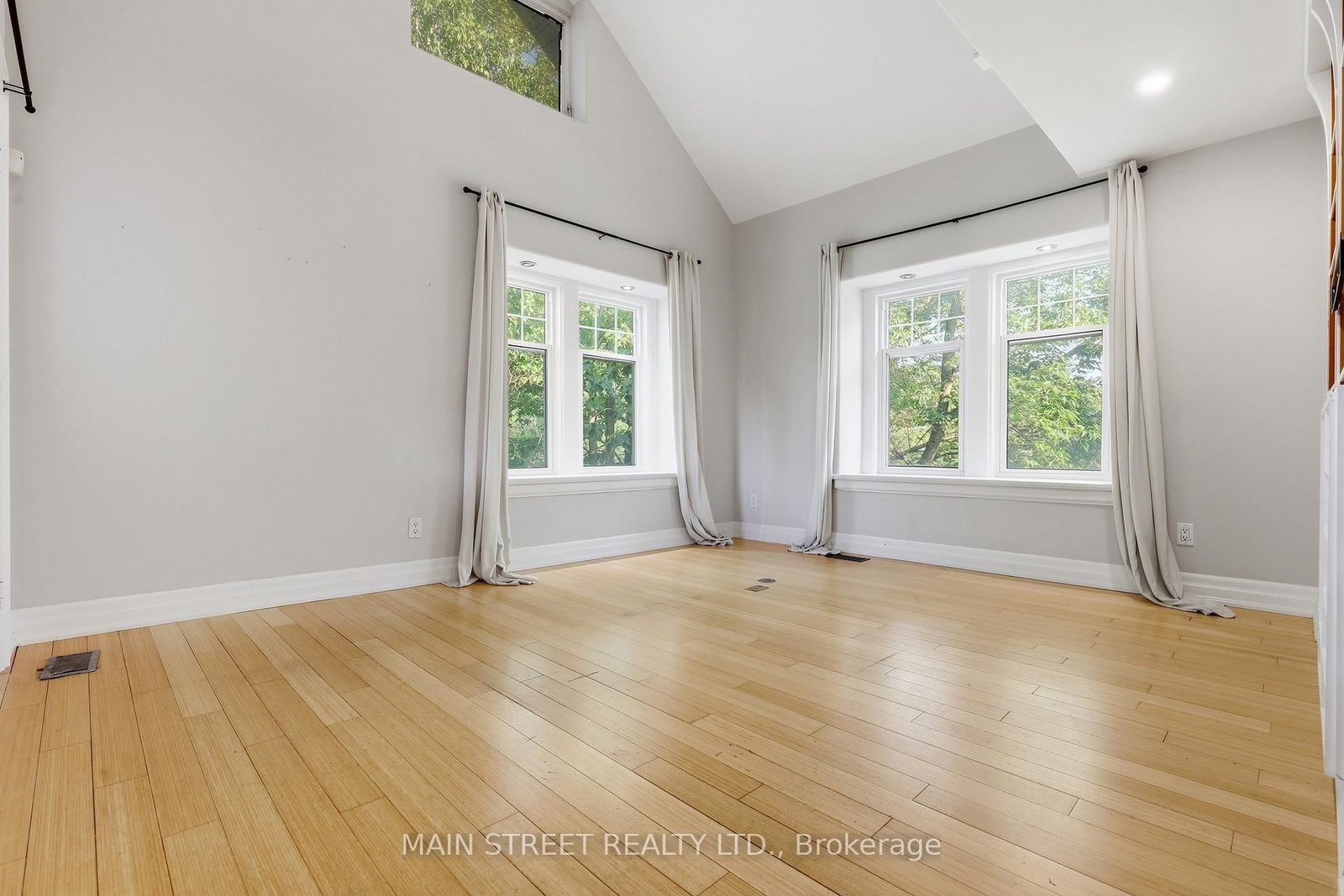 12 Vincent Street • Newmarket, ON photo 21