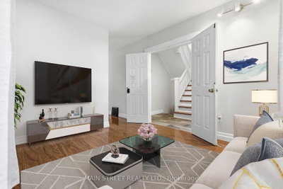 12 Vincent Street • Newmarket, ON photo 6