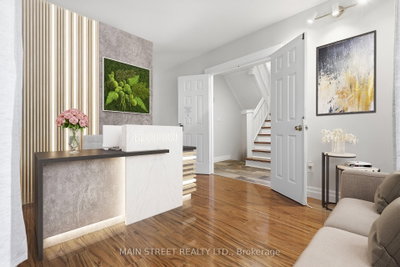 12 Vincent Street • Newmarket, ON photo 7