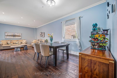14 Rocksprings Avenue • Richmond Hill, ON photo 8