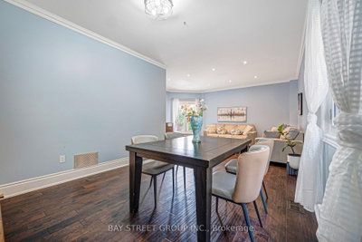 14 Rocksprings Avenue • Richmond Hill, ON photo 9