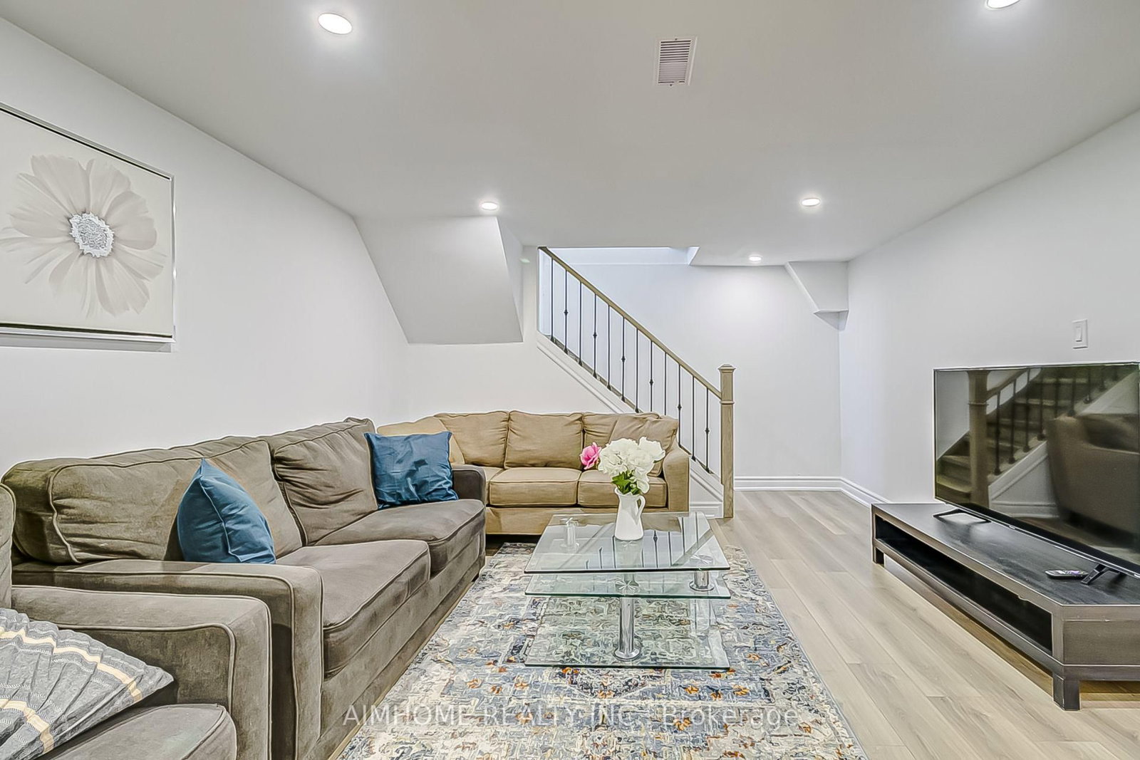 108 Steeles Avenue E • Markham, ON photo 22