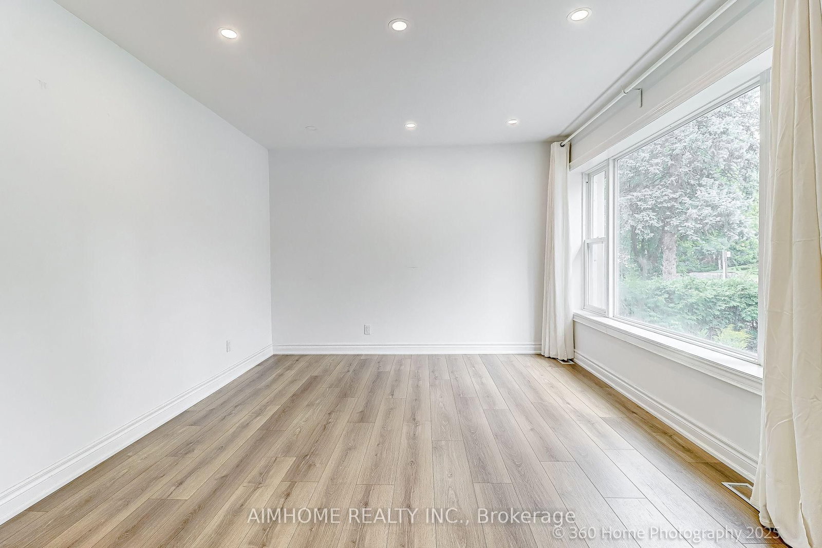 108 Steeles Avenue E • Markham, ON photo 5