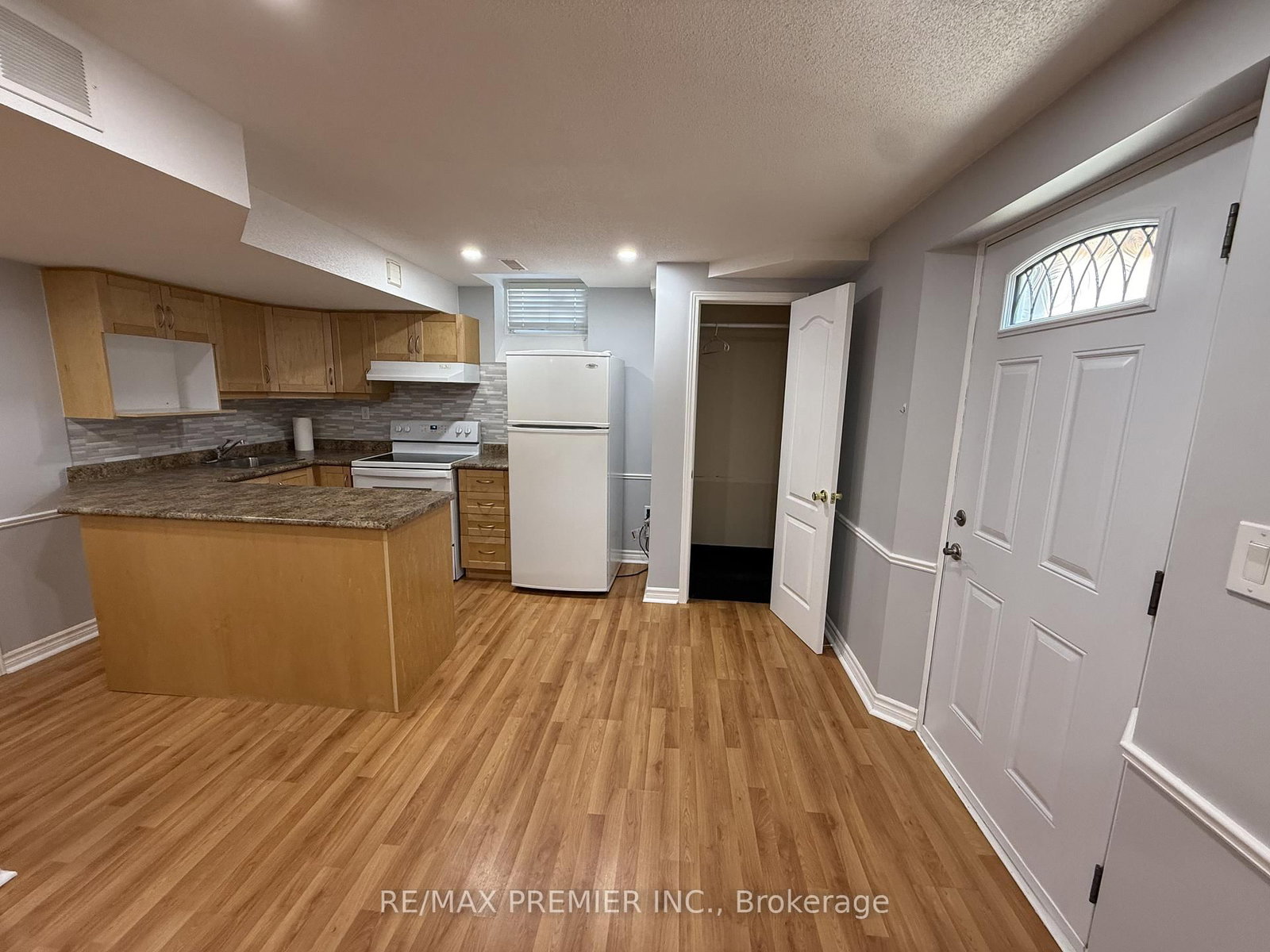 LOWER - 54 Castlepoint Drive, Vaughan 4